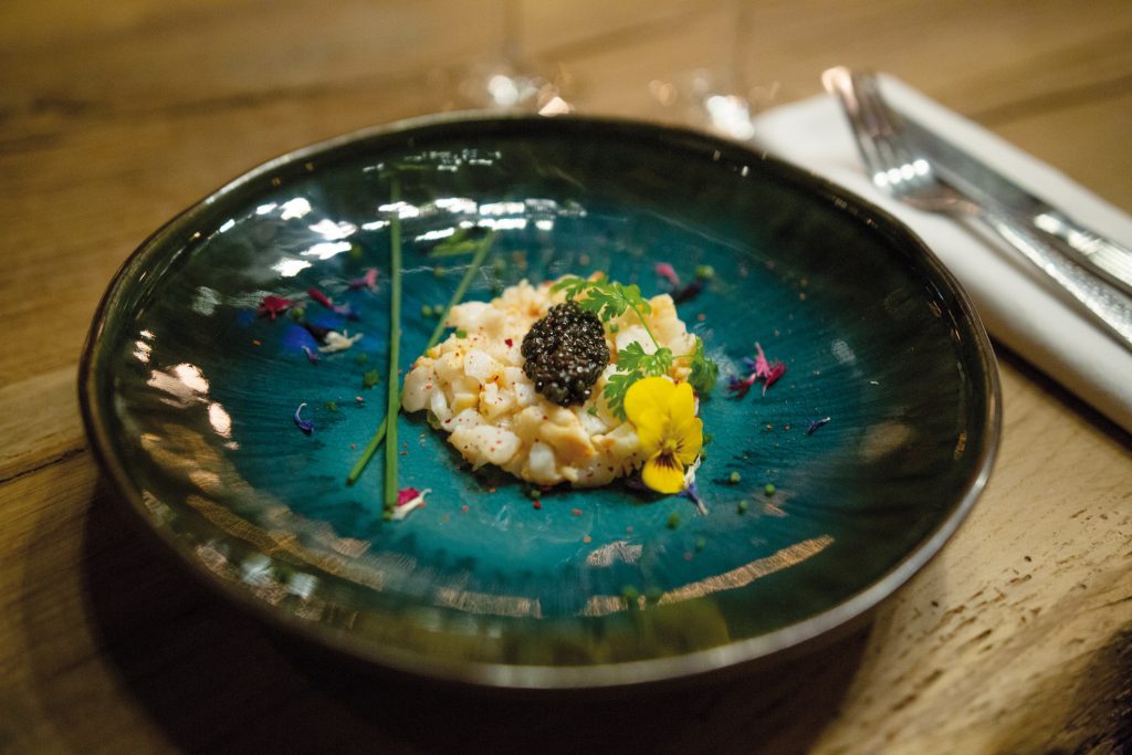 Le tartare de langoustines au caviar par L’AVENTURE