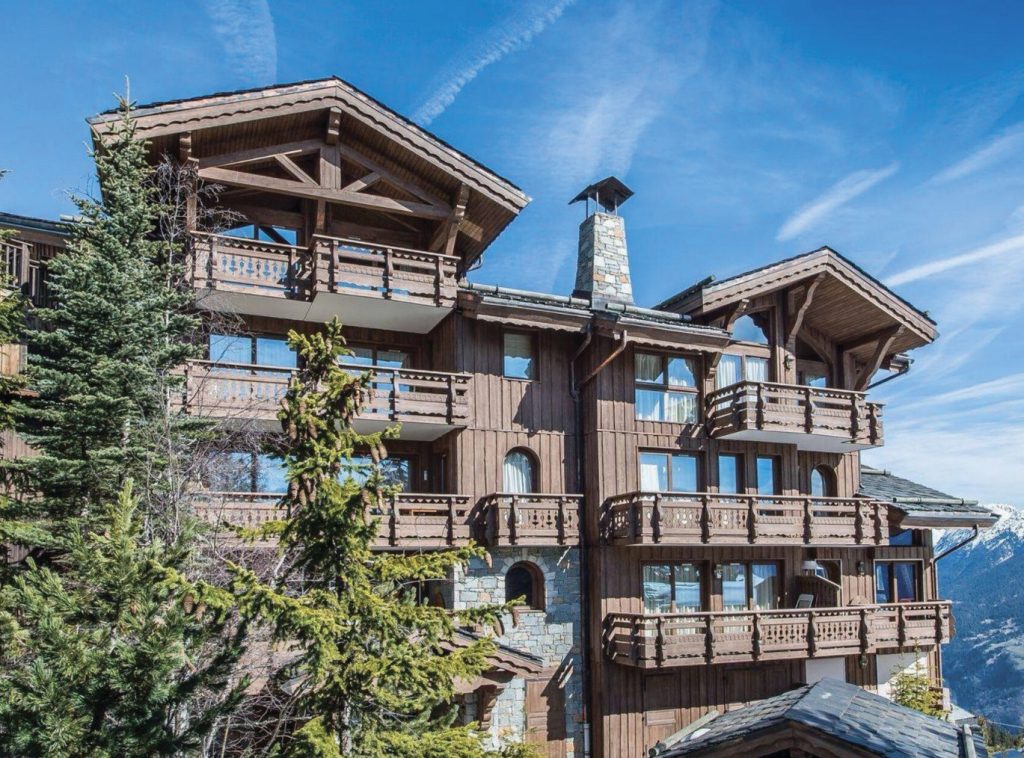 RARE À LA VENTE,  RARE OPPORTUNITY FOR SALE APPARTEMENT AVEC PISCINE  COURCHEVEL