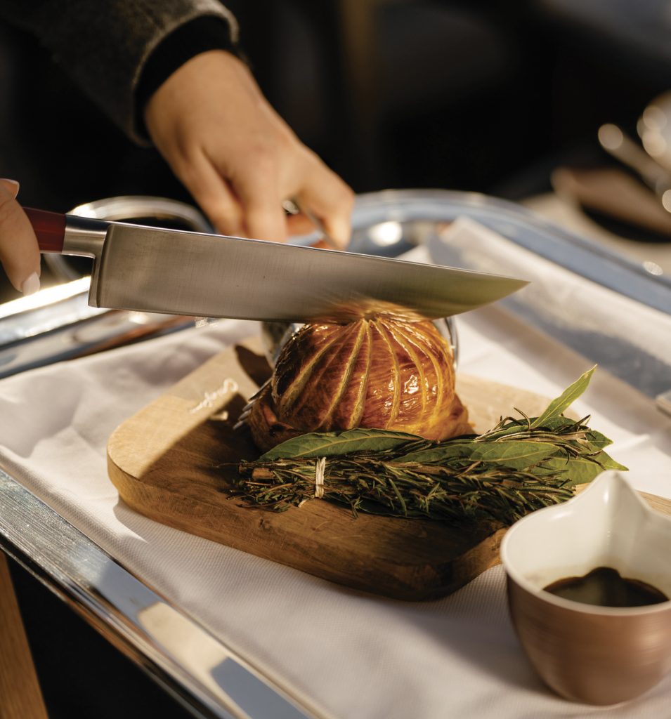 Le pithiviers de bœuf Angus, duxelle de champignons bruns de Savoie, sauce Périgueux par SALTO